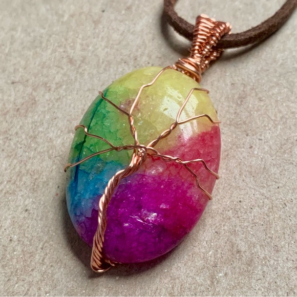 ๐ Handcrafted Rainbow Solar Quartz Pendant in Copper - Tree of Life Motif ๐ณ - Picture 2 of 10